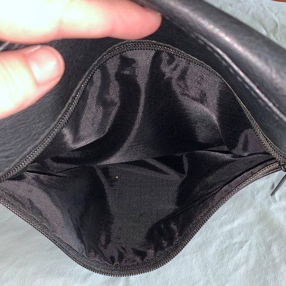 Unlisted by Kenneth Cole black leather handbag purse with shoulder strap - Picture 13 of 14